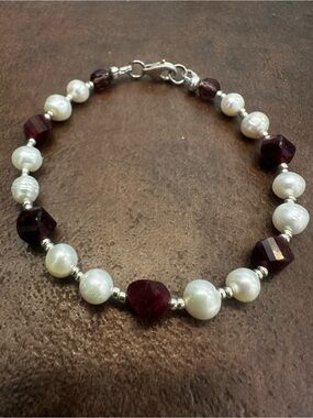 Pearl and Deep Burgundy garnet Bead Bracelet - Women Jewelry